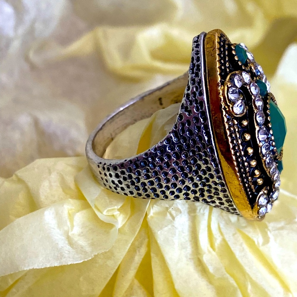 Elegant Gold and Green Statement Ring - Picture 3 of 4